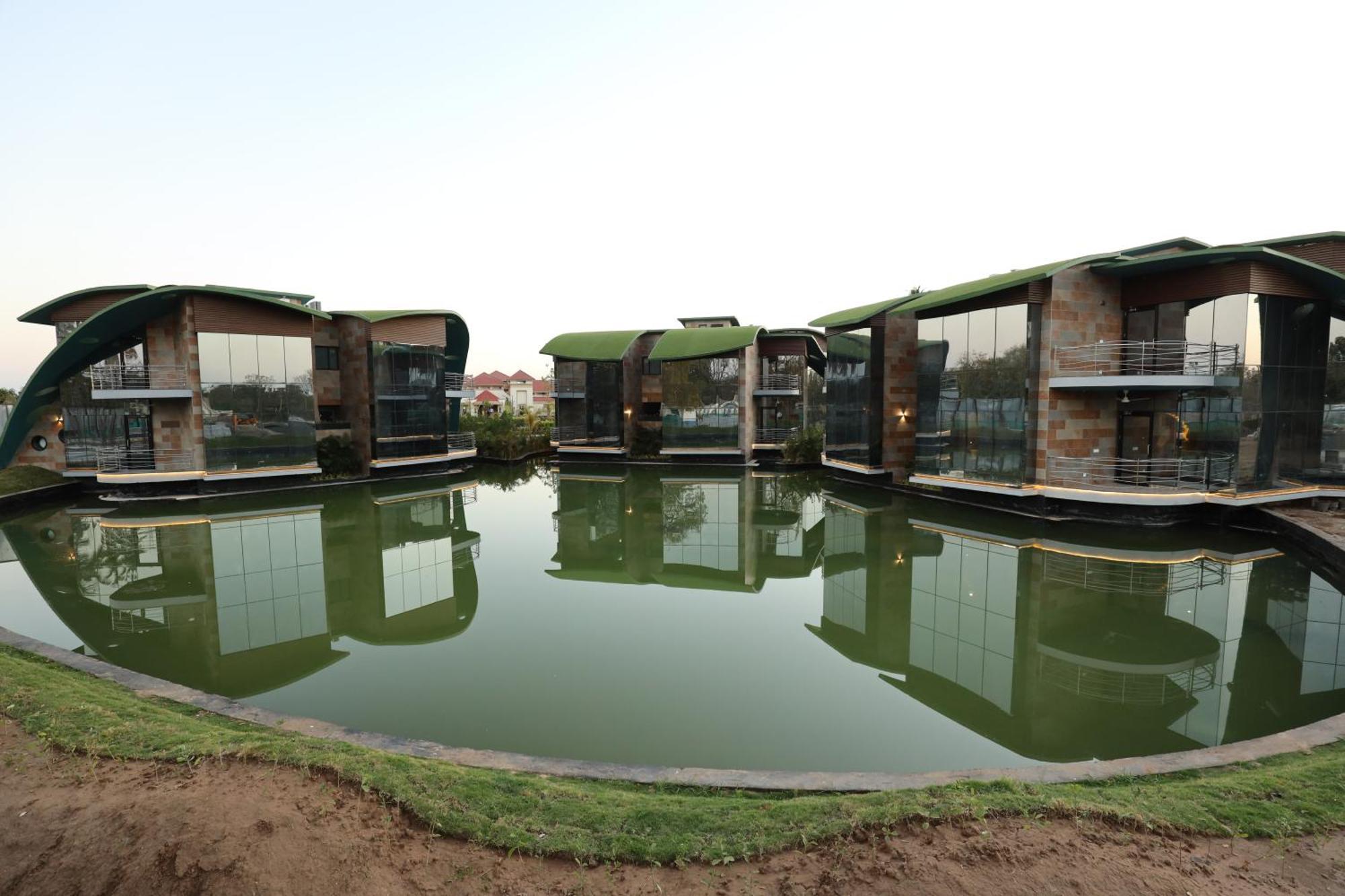 Neonz Resort & Club Ānand Exterior foto