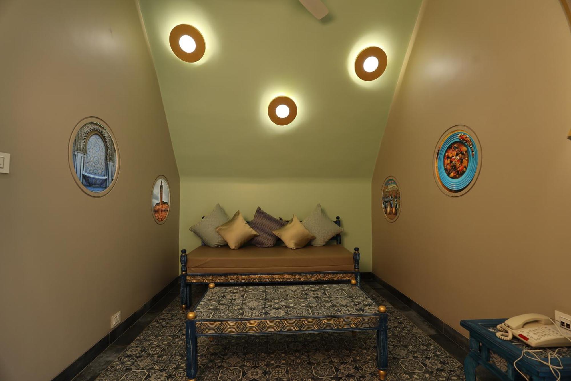 Neonz Resort & Club Ānand Exterior foto