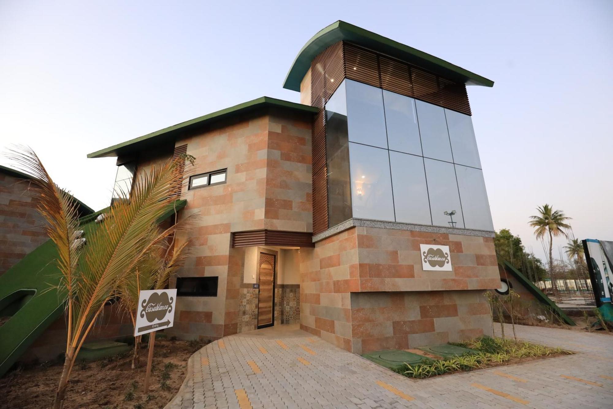 Neonz Resort & Club Ānand Exterior foto