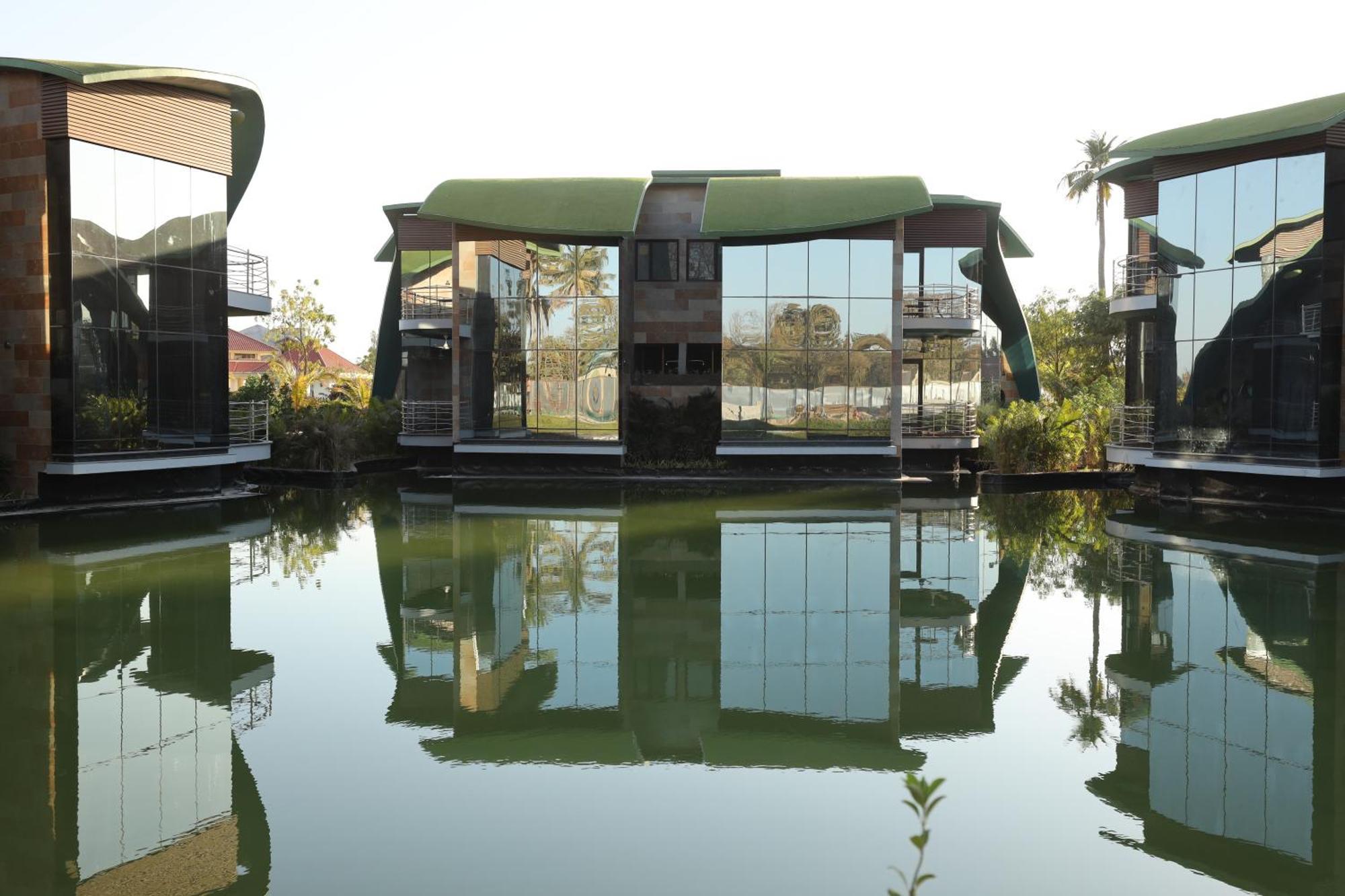 Neonz Resort & Club Ānand Exterior foto